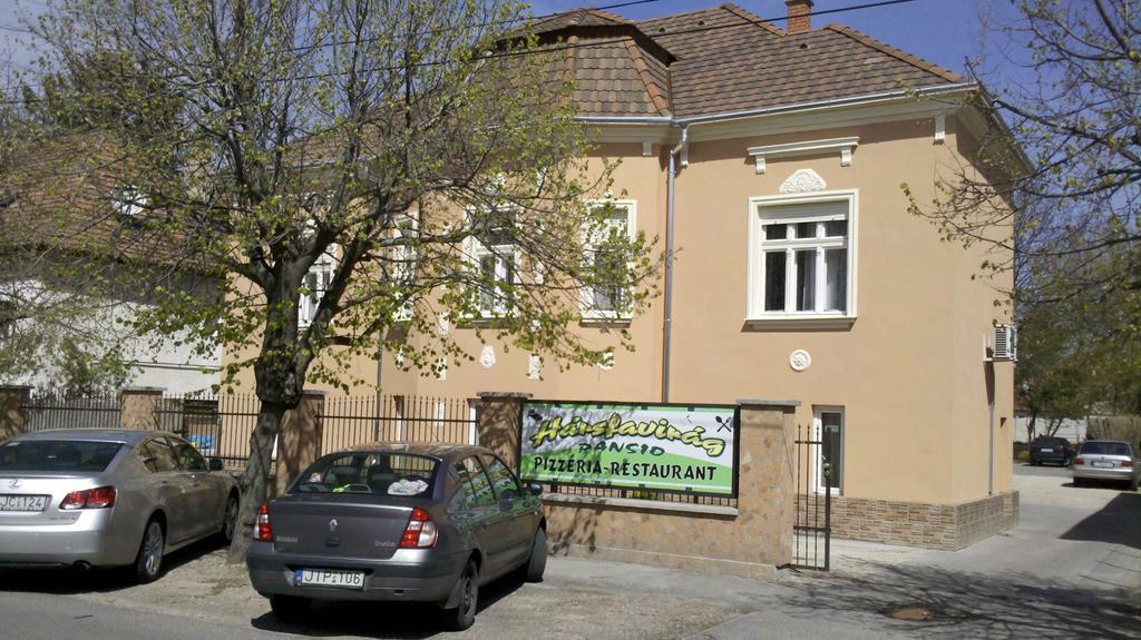 Hársfavirág Vendégház Pápa Exterior foto