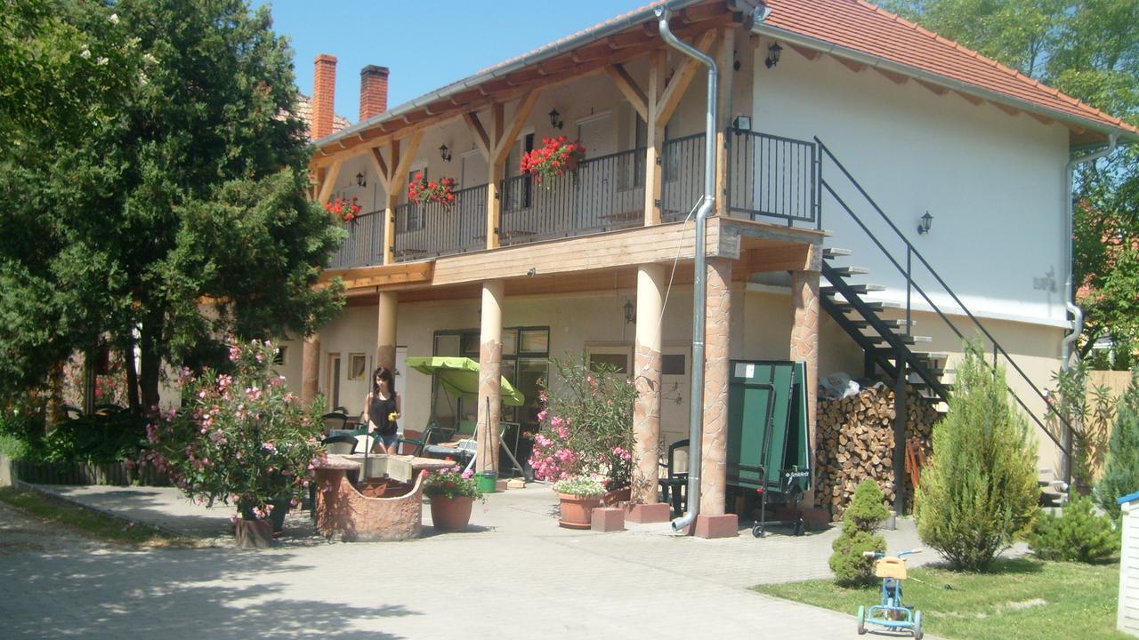 Hársfavirág Vendégház Pápa Exterior foto